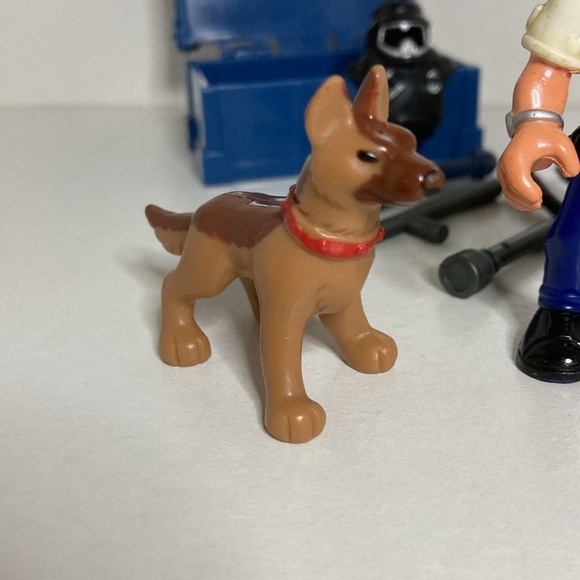 POLICE MAN & POLICE DOG Fisher Price - Picture 4 of 7